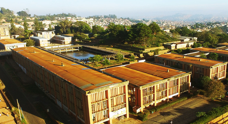 antananarivo-unfiltered-hidden-hills-markets-people-and-local-life-en-6