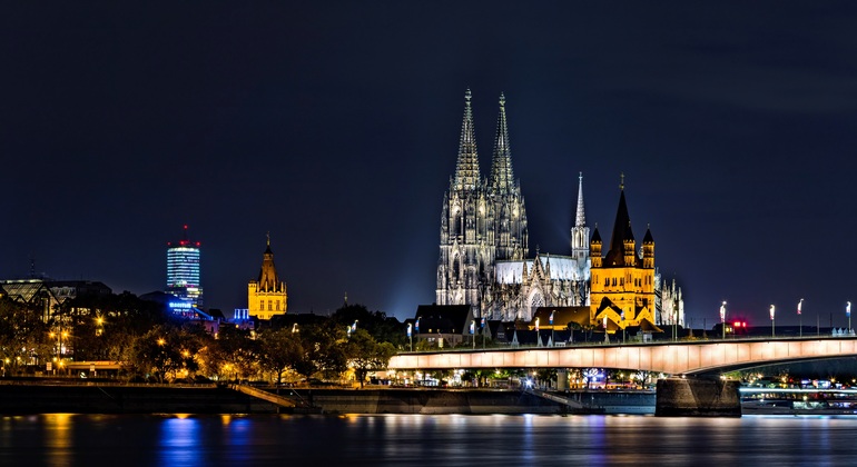 Colonia: tour di fotografia notturna in piccolo gruppo Fornito da Urban Photowalks Cologne