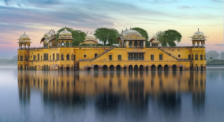 Guia turístico da cidade de Jaipur para visitas locais Organizado por Sudeep chatterji 