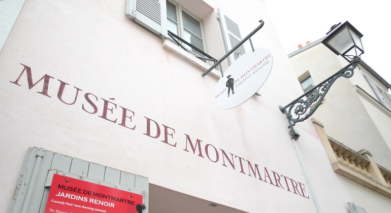 Comprehensive Tour of Montmartre & Guided Museum Tour (with admission)