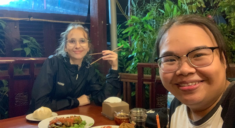 authentic-taste-hue-food-tour-by-locals-es-4