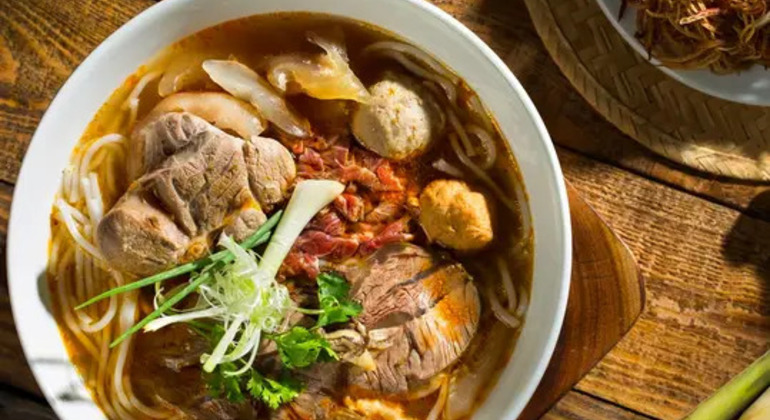 authentic-taste-hue-food-tour-by-locals-es-5