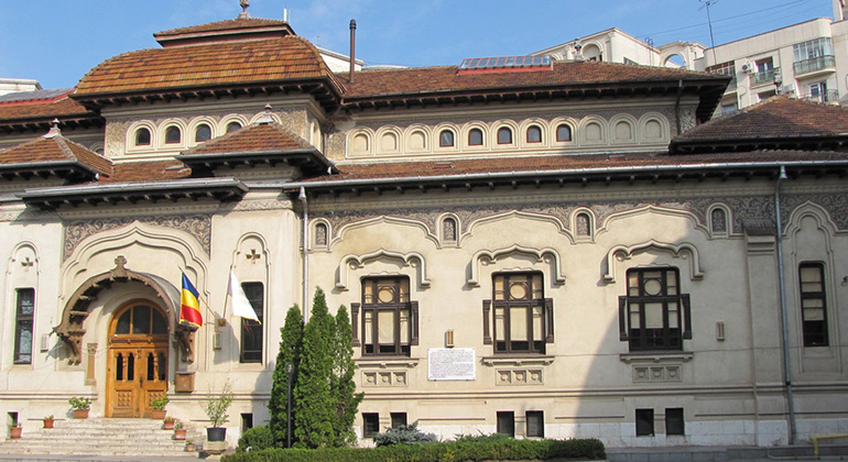 Relaxed Free Tour of Calea Victoriei Romania &mdash; #3
