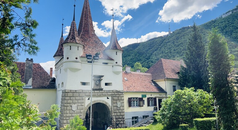 Brașov: Guided Walking Free Tour with Local Stories