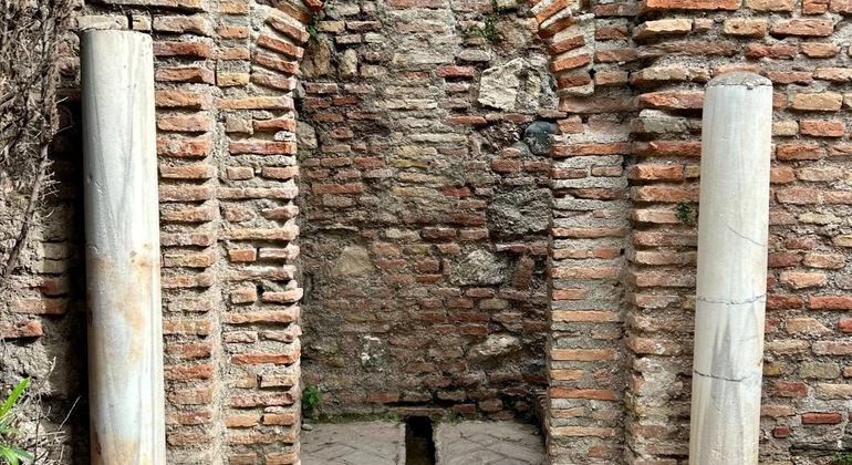 discover-the-history-and-secrets-of-alcazaba-roman-theatre-es-9