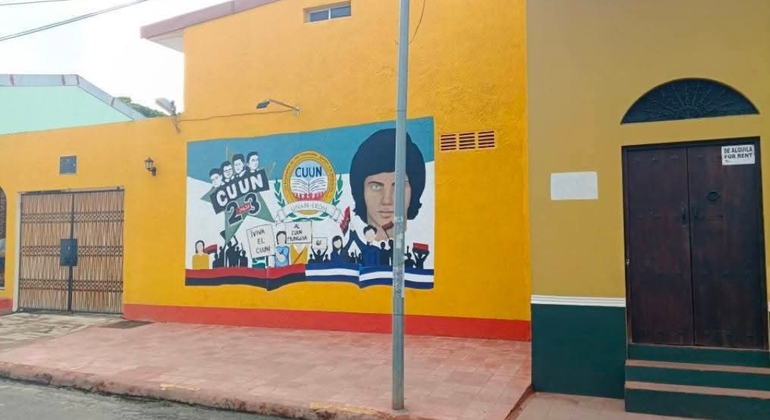 street-art-tour-food-tasting-sunset-by-a-local-expert-en-1