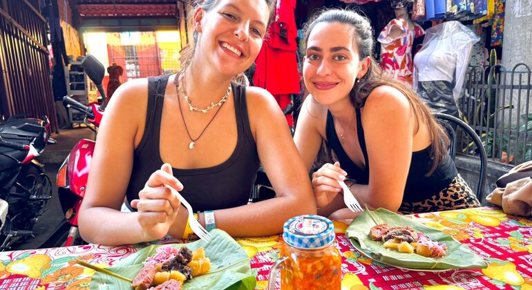 street-art-tour-food-tasting-sunset-by-a-local-expert-en-6
