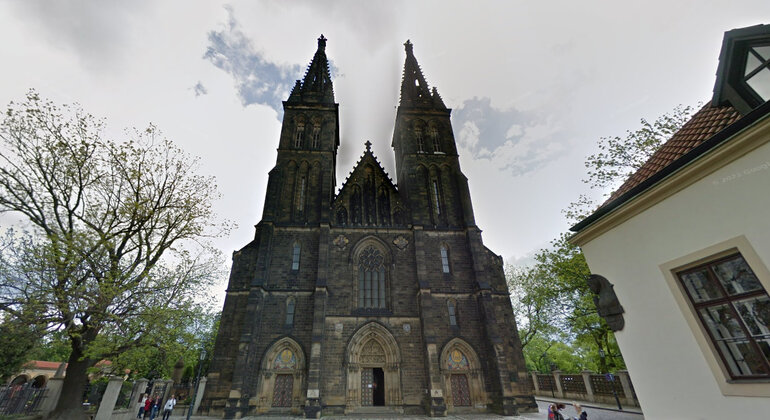 free-tour-of-vysehrad-with-czech-founding-myths-and-a-costumed-guide-es-2