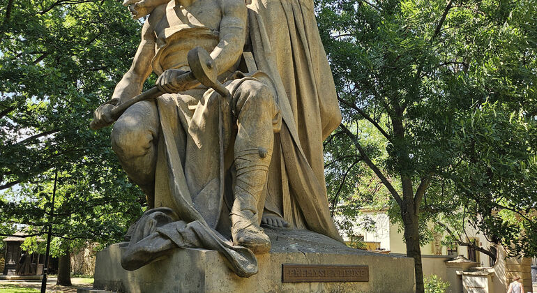free-tour-of-vysehrad-with-czech-founding-myths-and-a-costumed-guide-es-28