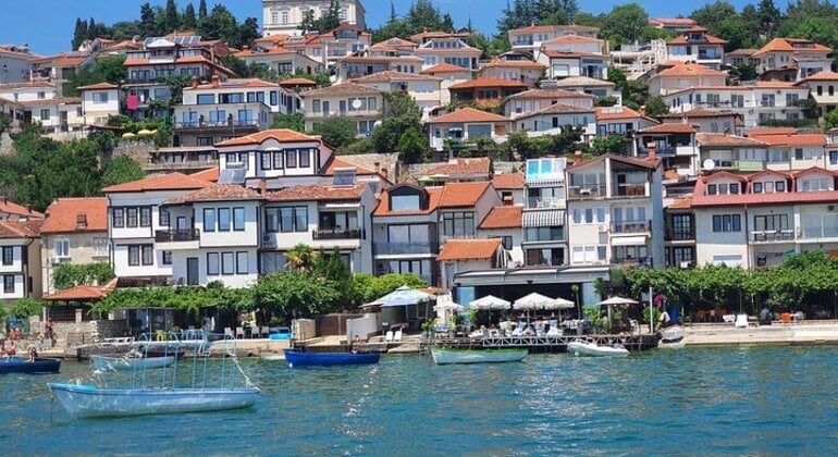 Tour gratuito a piedi della città vecchia di Ohrid con una guida locale Fornito da Sandra