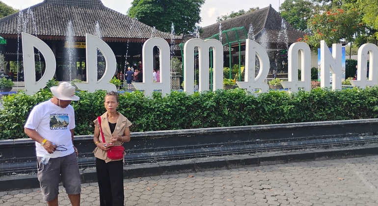 Excursão aos templos de Borobudur e Prambanan Organizado por Jefry Simanullang