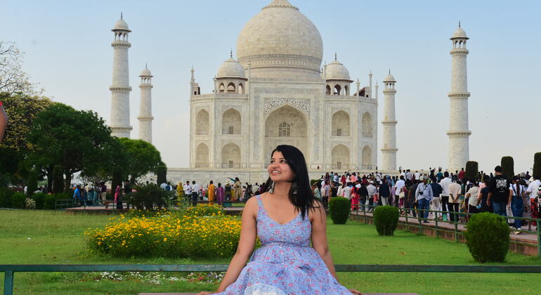 Taj Mahal Sunrise Tour India &mdash; #21