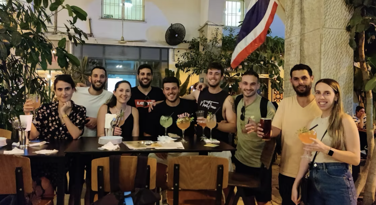 Tel Aviv : tournée des bars et visite nocturne avec shots Fournie par Avital Levin