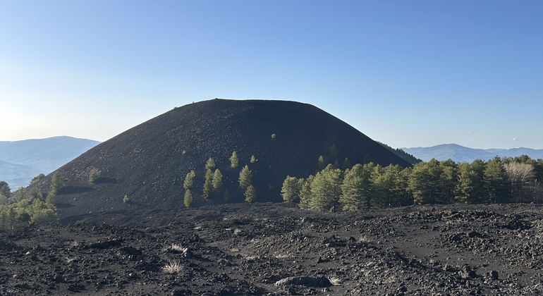 Descubre el lado salvaje del Etna: aventura por el noroeste del volcán y las cuevas de lava