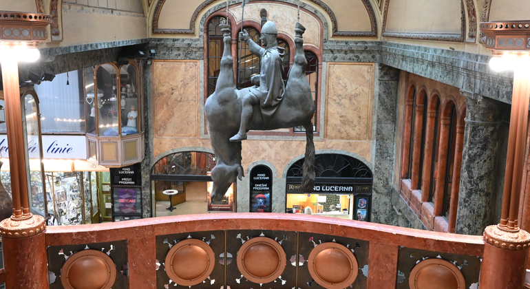 free-tour-of-pragues-queer-history-es-5