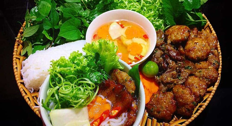 Tour alla scoperta dello Street Food e della Train Street di Hanoi Vietnam &mdash; #2