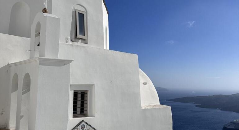 Visita guiada gratuita a pie por Fira: vistas de la caldera, historias locales y rincones secretos