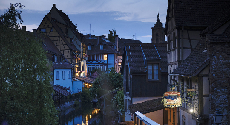 colmar-at-night-a-city-of-lights-and-reflections-es-11