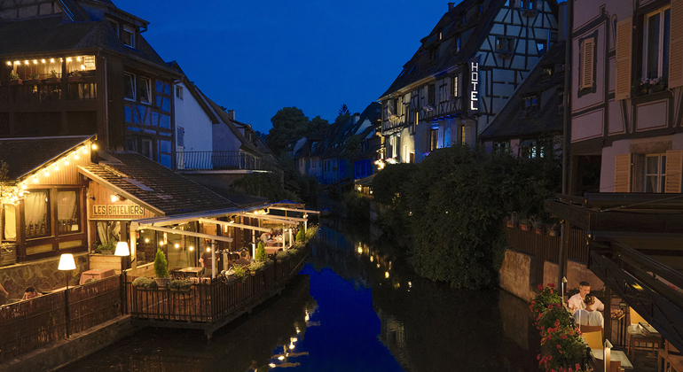 colmar-at-night-a-city-of-lights-and-reflections-es-13