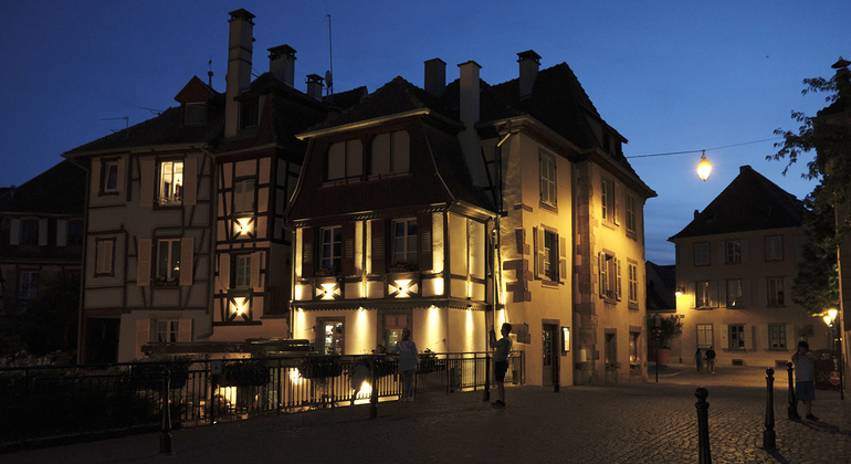 colmar-at-night-a-city-of-lights-and-reflections-es-14