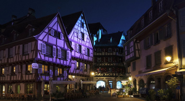 Colmar à Noite: Uma Cidade de Luzes e Reflexos Organizado por Andrii
