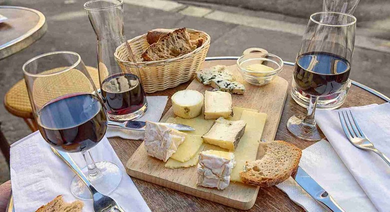 Führung durch Montmartre mit Käse- und Weinverkostung Bereitgestellt von Paseando por Europa S.L
