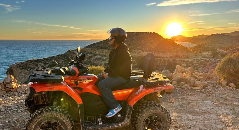 Excursión guiada en quad: mar y montaña