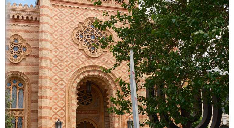 Bucharest: Walking Free Tour through the Jewish Heritage Provided by Touring with Alina