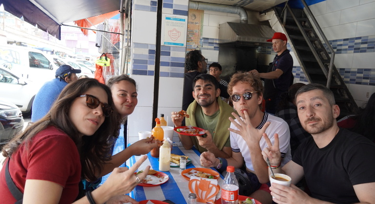Au-delà des tacos : visite guidée d'un marché de cuisine de rue et dégustation de mezcal Fournie par Ian Kaare Gordoa