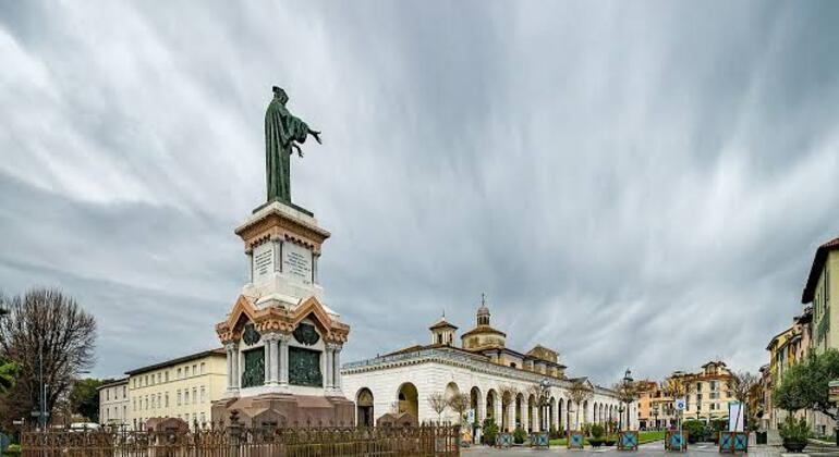 a-tour-of-brescias-squares-en-3