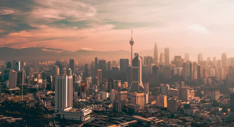 Tour del Monumento Nazionale di Kuala Lumpur, dei Lake Gardens e del Museo Nazionale Fornito da Carrol Marie Lawrence