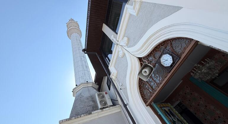 batumi-through-time-free-walking-tour-georgian-wine-tasting-es-20