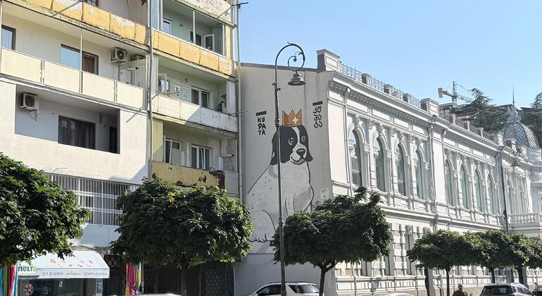 batumi-through-time-free-walking-tour-georgian-wine-tasting-es-26