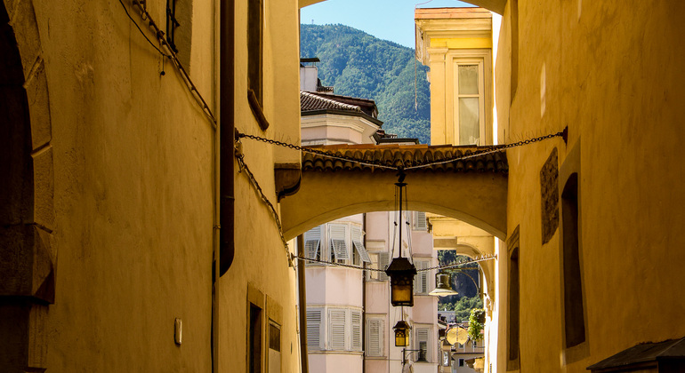 historical-tour-through-bolzanos-old-town-and-beyond-en-5