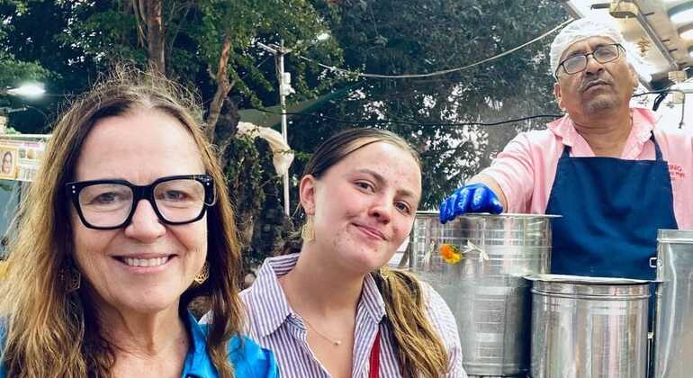 Tour serale del cibo di strada a Mumbai con passeggiata al mercato  Fornito da Citypulse Mumbai Tours