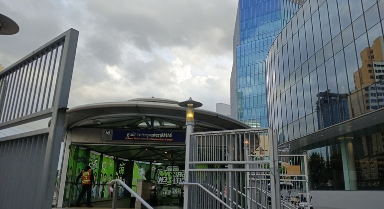 Passeggiata al tramonto a Bangkok: il lato verde e vivace di Asok e Sukhumvit Tailandia &mdash; #2