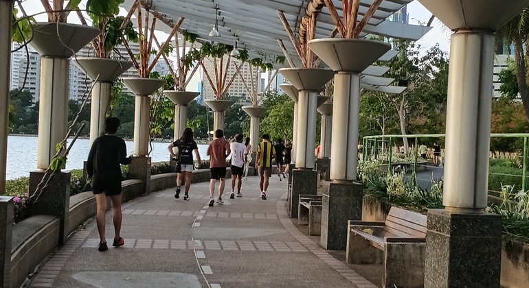 Passeggiata al tramonto a Bangkok: il lato verde e vivace di Asok e Sukhumvit Tailandia &mdash; #13
