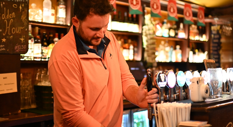 traditional-irish-music-pub-crawl-with-pint-pour-en-2