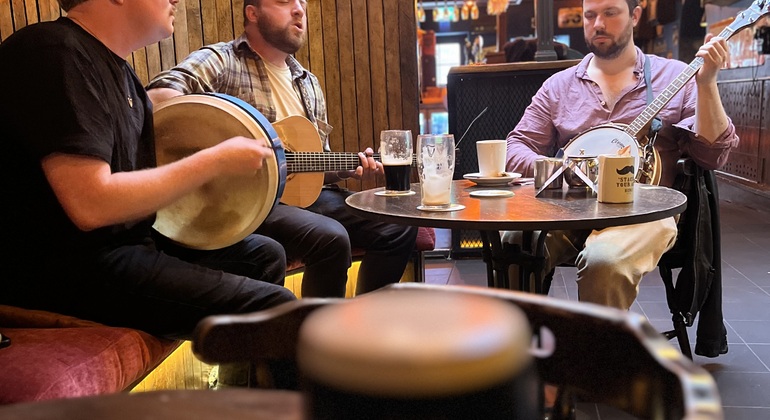traditional-irish-music-pub-crawl-with-pint-pour-en-3