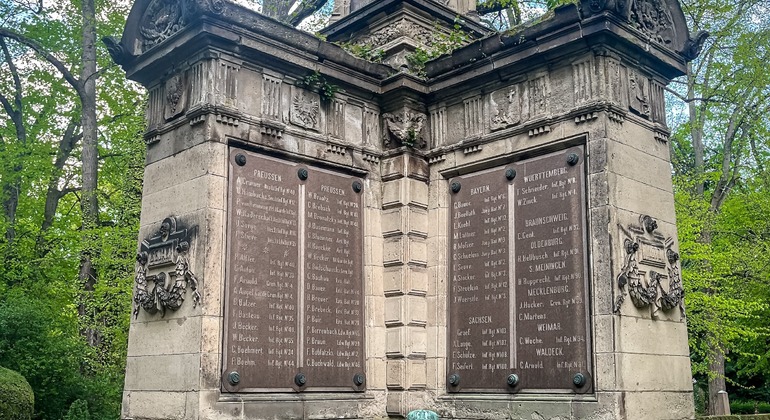 Cologne's City of the Dead Melaten Cemetery Tour 