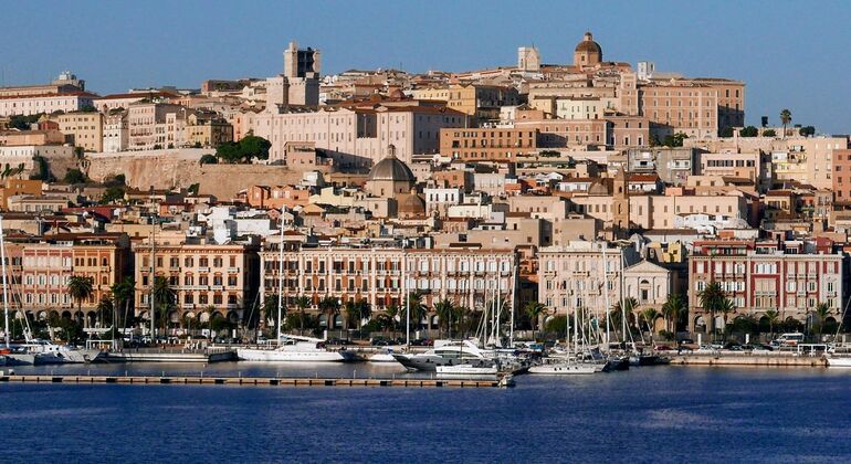 Recorrido a pie por los barrios históricos de Cagliari Italia &mdash; #2