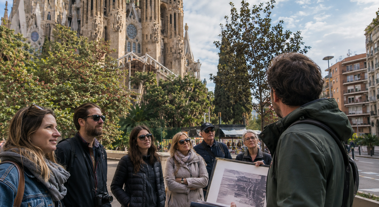 Free Tour Barcelona REAL: Sagrada Familia, Modernismo & Barrio Gótico Operado por Free Tour Barcelona REAL: Sagrada Familia, Modernism & the Gothic Quarter