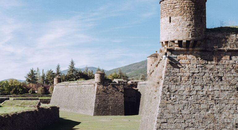free-tour-of-historic-jaca-es-1