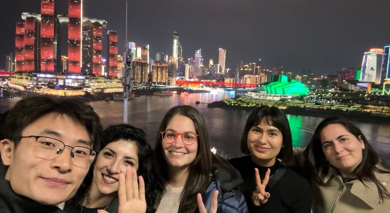 Passeio com espetáculo de drones aos sábados e feriados: Chongqing cyberpunk ao anoitecer República Popular da China &mdash; #2