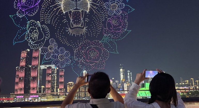 Passeio com espetáculo de drones aos sábados e feriados: Chongqing cyberpunk ao anoitecer República Popular da China &mdash; #4