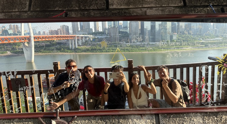 Passeio com espetáculo de drones aos sábados e feriados: Chongqing cyberpunk ao anoitecer República Popular da China &mdash; #5