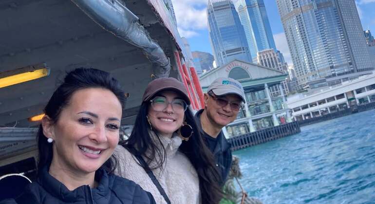 hong-kong-free-tour-star-ferry-central-millions-dollars-view-es-1