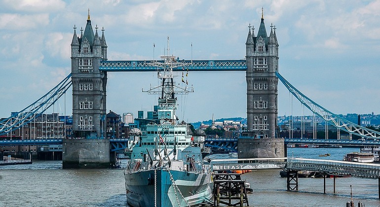 Free Tour around Thames River in London Provided by Paseando por Europa S.L