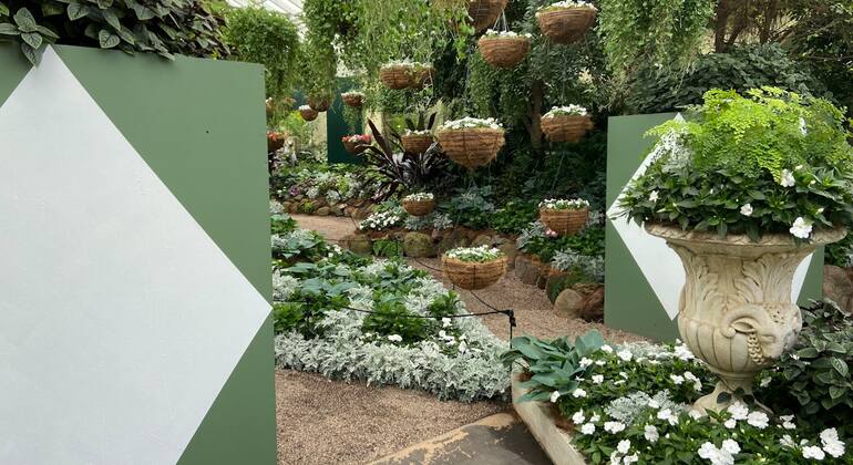 Melbourne's Fitzroy & Treasury Gardens: Self Guided Exploration Game Australia &mdash; #3