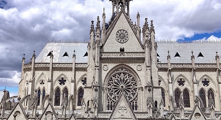 Visita guiada gratuita em Quito: Basílica do Voto Nacional 